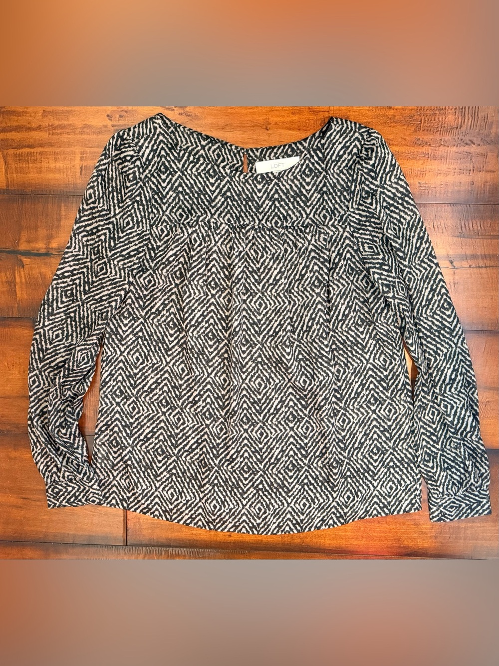 LOFT Black & White Geo-Print Long Sleeve Top